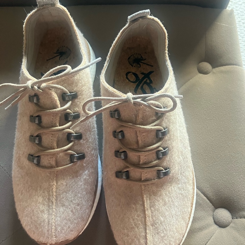 OTBT Tan Wool Sneakers